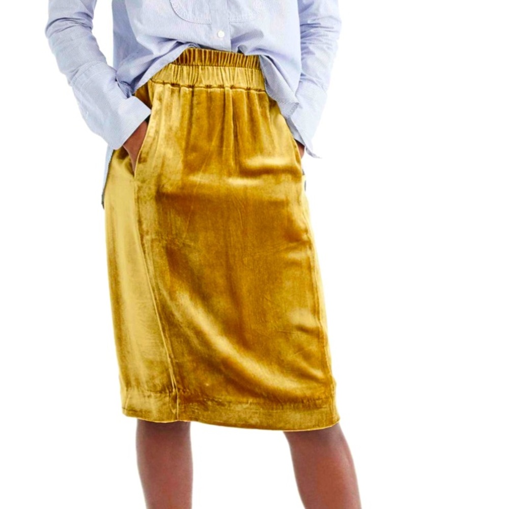 J Crew Pull On Velvet Pencil Skirt in Vintage Gold Size XS